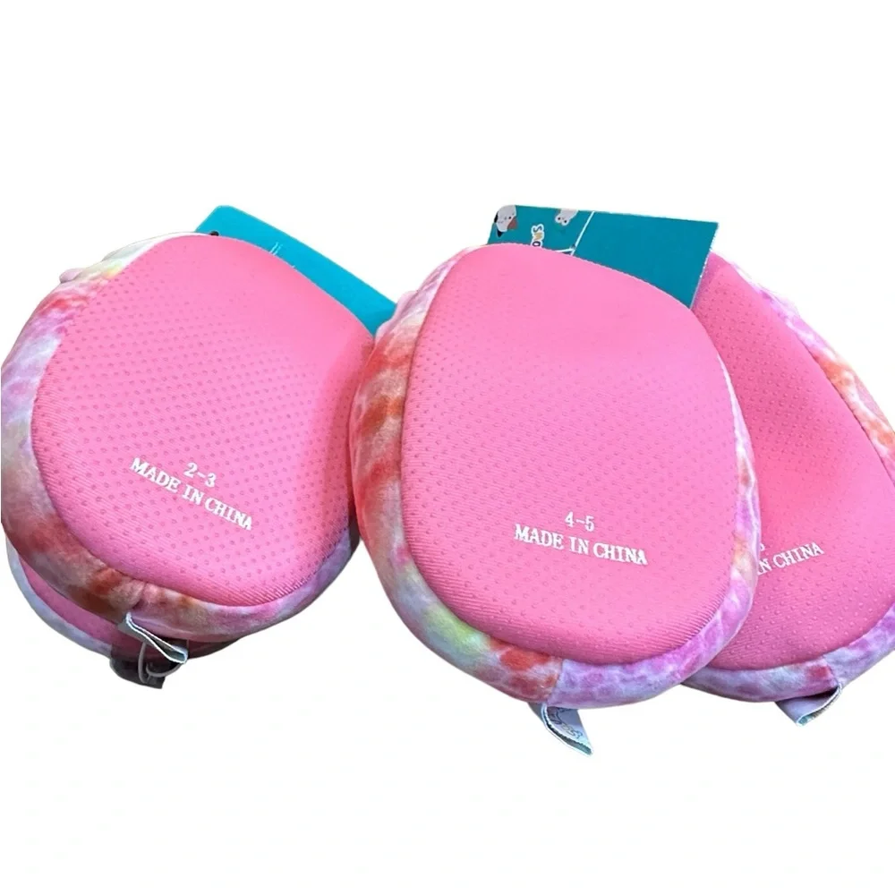 Squishmallow house Shoes or‎ slippers Pink Dino, A Bee